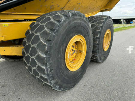 Knickgelenkte Muldenkipper/Dumper 2011 Caterpillar 740B (11)