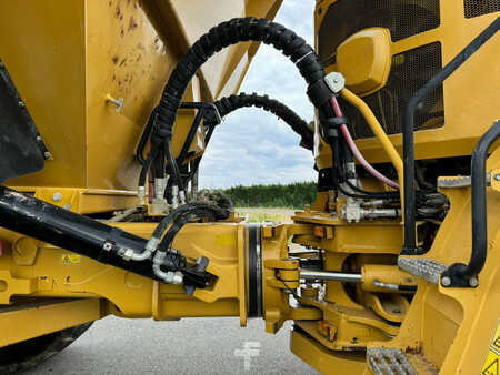 Knickgelenkte Muldenkipper/Dumper 2011 Caterpillar 740B (19)
