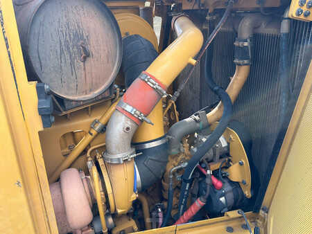 Telaketjupuskutraktorit 2018 Caterpillar D8R (16)