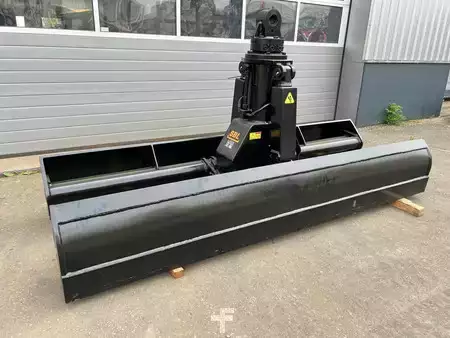 Escavatori cingolati 2011 SBL  (1)