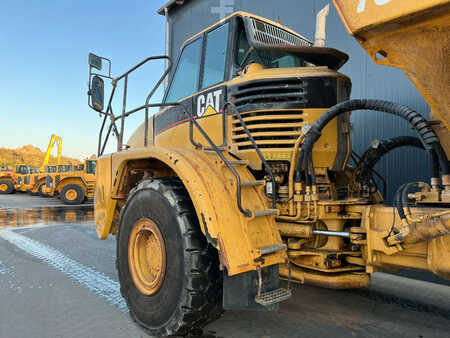 Knickgelenkte Muldenkipper/Dumper 2006 Caterpillar 735 (5)