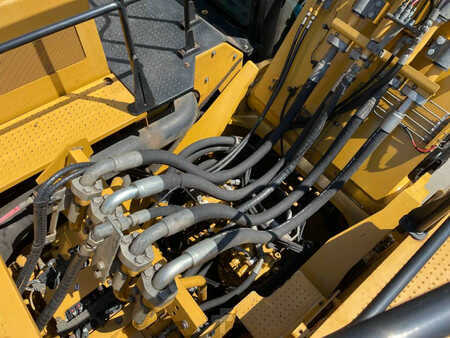 Excavadoras de cadenas 2015 Caterpillar 374F L (19)