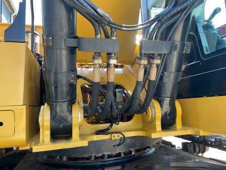 Excavadoras de cadenas 2015 Caterpillar 374F L (24)