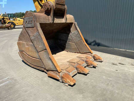 Excavadoras de cadenas 2015 Caterpillar 374F L (27)