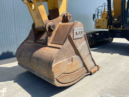 Excavadoras de cadenas 2015 Caterpillar 374F L (29)