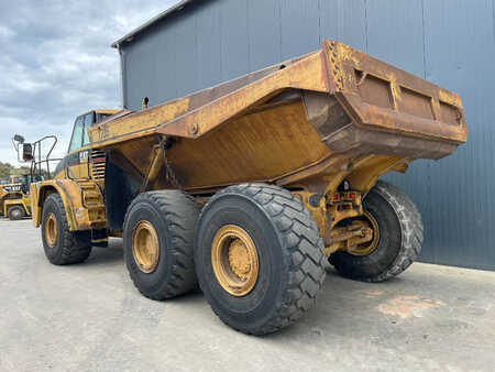 Knickgelenkte Muldenkipper/Dumper 2002 Caterpillar 735 (3)