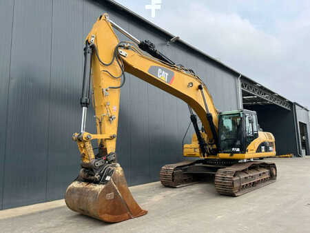 Escavadora de rastos 2008 Caterpillar 329D (1)