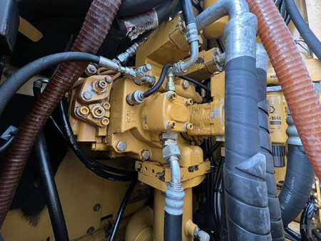 Pelles sur chenilles 2009 Caterpillar 328D LCR (21)