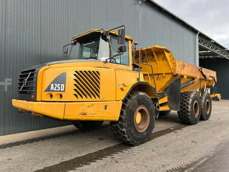 Knickgelenkte Muldenkipper/Dumper 2002 Volvo A25D (1)