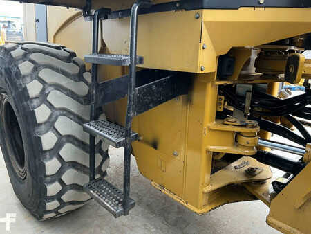 Wheel Loaders 2000 Caterpillar 938G (32)
