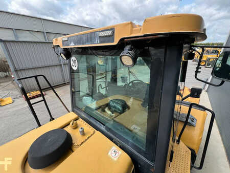 Ładowarki kołowe 2007 Cat 950H - Full Steering (22)