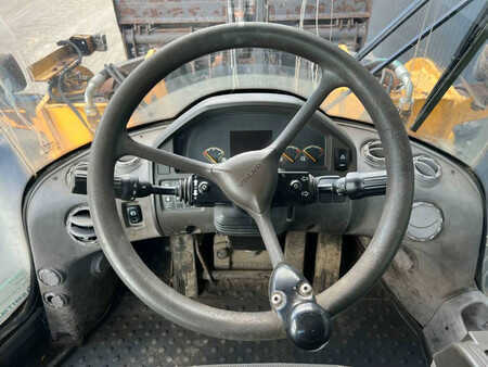 Wheel Loaders 2008 Volvo L120F (32)