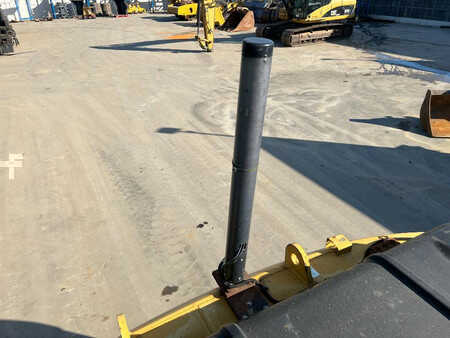 Pelles sur chenilles 2005 Caterpillar 320C L (24)