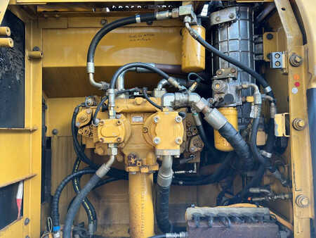 Pelles sur chenilles 2005 Caterpillar 320C L (28)
