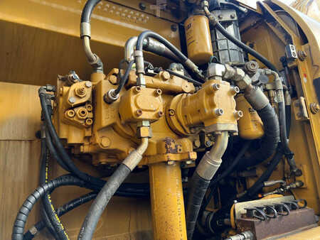 Pelles sur chenilles 2005 Caterpillar 320C L (29)