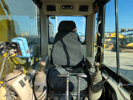 Pelles sur chenilles 2005 Caterpillar 320C L (32)