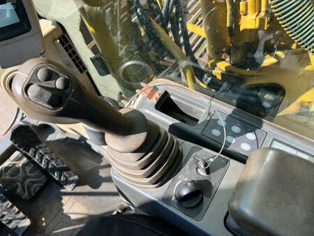 Pelles sur chenilles 2005 Caterpillar 320C L (37)