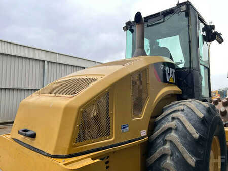 Enkelt tromlekomprimator 2011 Caterpillar CP74 (10)