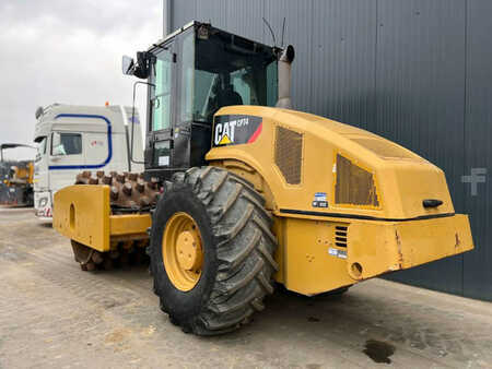 Enkelt tromlekomprimator 2011 Caterpillar CP74 (2)