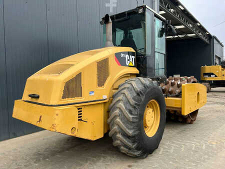 Enkelt tromlekomprimator 2011 Caterpillar CP74 (4)