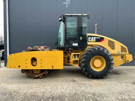 Enkelt tromlekomprimator 2011 Caterpillar CP74 (5)