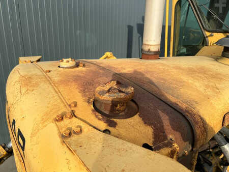 Grondschuivers 1984 Caterpillar D7G (17)