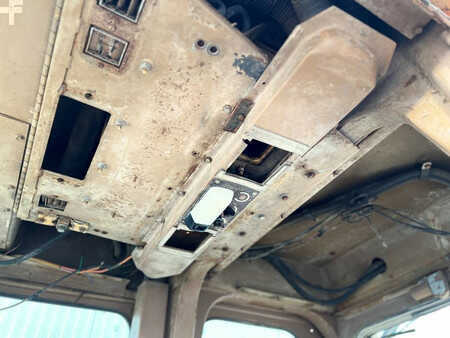 Grondschuivers 1984 Caterpillar D7G (31)