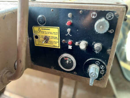 Grondschuivers 1984 Caterpillar D7G (35)