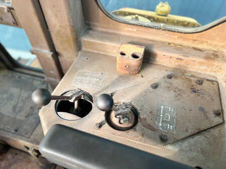 Grondschuivers 1984 Caterpillar D7G (37)