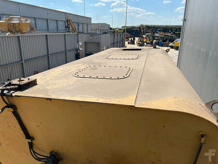 Sonstige 2005 Caterpillar 740 Water Truck (29)
