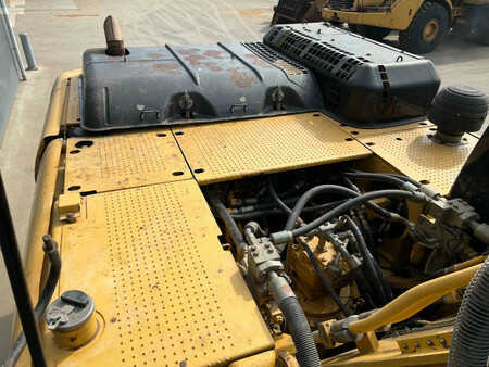Koparki gąsienicowe 2006 Caterpillar 330D LN (28)