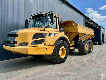 Knickgelenkte Muldenkipper/Dumper 2011 Volvo A25F (1)