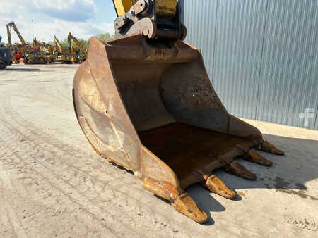Kettenbagger 2015 Caterpillar 352F (13)