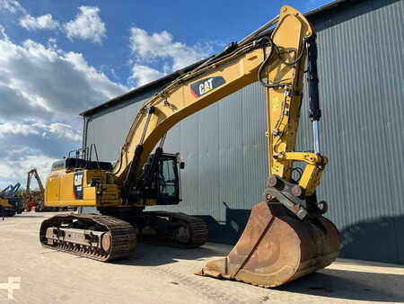 Kettenbagger 2015 Caterpillar 352F (3)