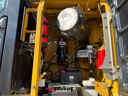 Kettenbagger 2015 Caterpillar 352F (31)