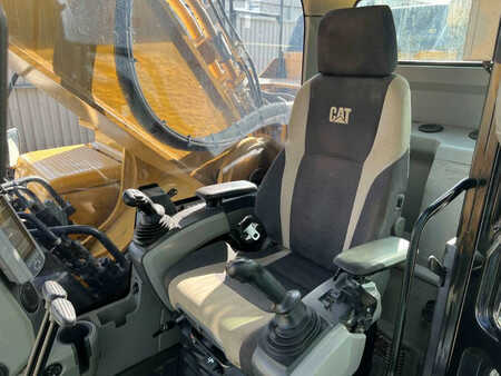 Kettenbagger 2015 Caterpillar 352F (33)