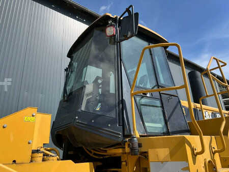 Bulldozer 2011 Caterpillar 824H (15)