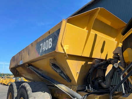 Knickgelenkte Muldenkipper/Dumper 2014 Caterpillar 740B (11)