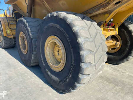 Knickgelenkte Muldenkipper/Dumper 2014 Caterpillar 740B (13)