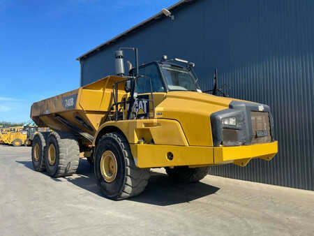 Knickgelenkte Muldenkipper/Dumper 2014 Caterpillar 740B (3)