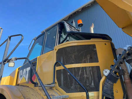 Knickgelenkte Muldenkipper/Dumper 2014 Caterpillar 740B (8)