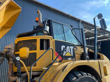 Knickgelenkte Muldenkipper/Dumper 2014 Caterpillar 740B (9)
