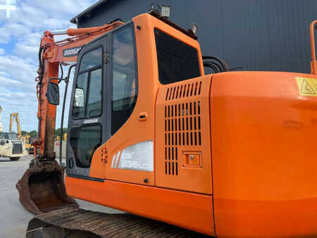 Koparki gąsienicowe 2012 Doosan DX235LCR (11)