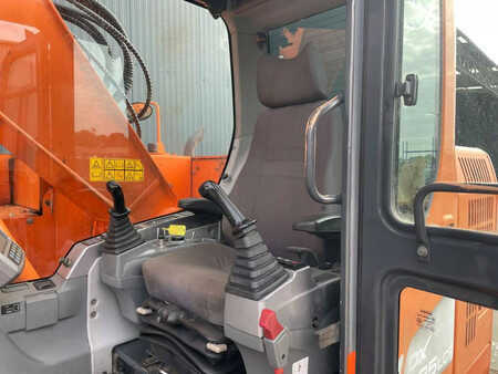 Koparki gąsienicowe 2012 Doosan DX235LCR (24)