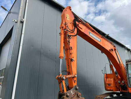 Escavadora de rastos 2012 Doosan DX235LCR (30)