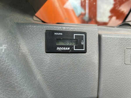Escavadora de rastos 2012 Doosan DX235LCR (34)