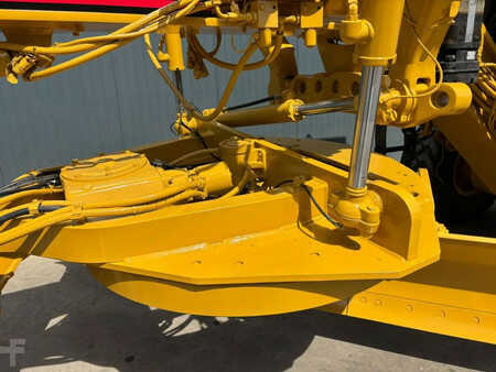 Livellatrici 2003 Caterpillar 140H (13)