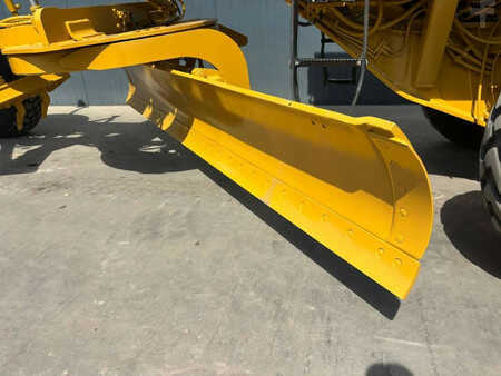 Livellatrici 2003 Caterpillar 140H (16)