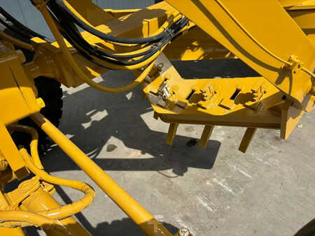 Livellatrici 2003 Caterpillar 140H (18)