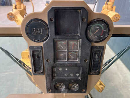 Livellatrici 1996 Caterpillar 140H (32)